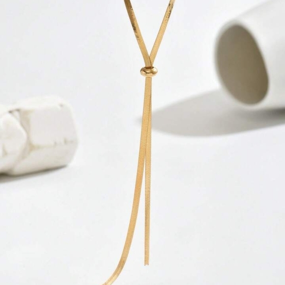Elegant Gold Lariat Necklace - Picture 2 of 6
